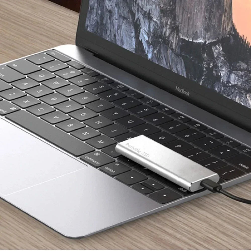 Sleek and Fast 4TB SSD – Reliable Data Transfer and Modern Aluminium Design