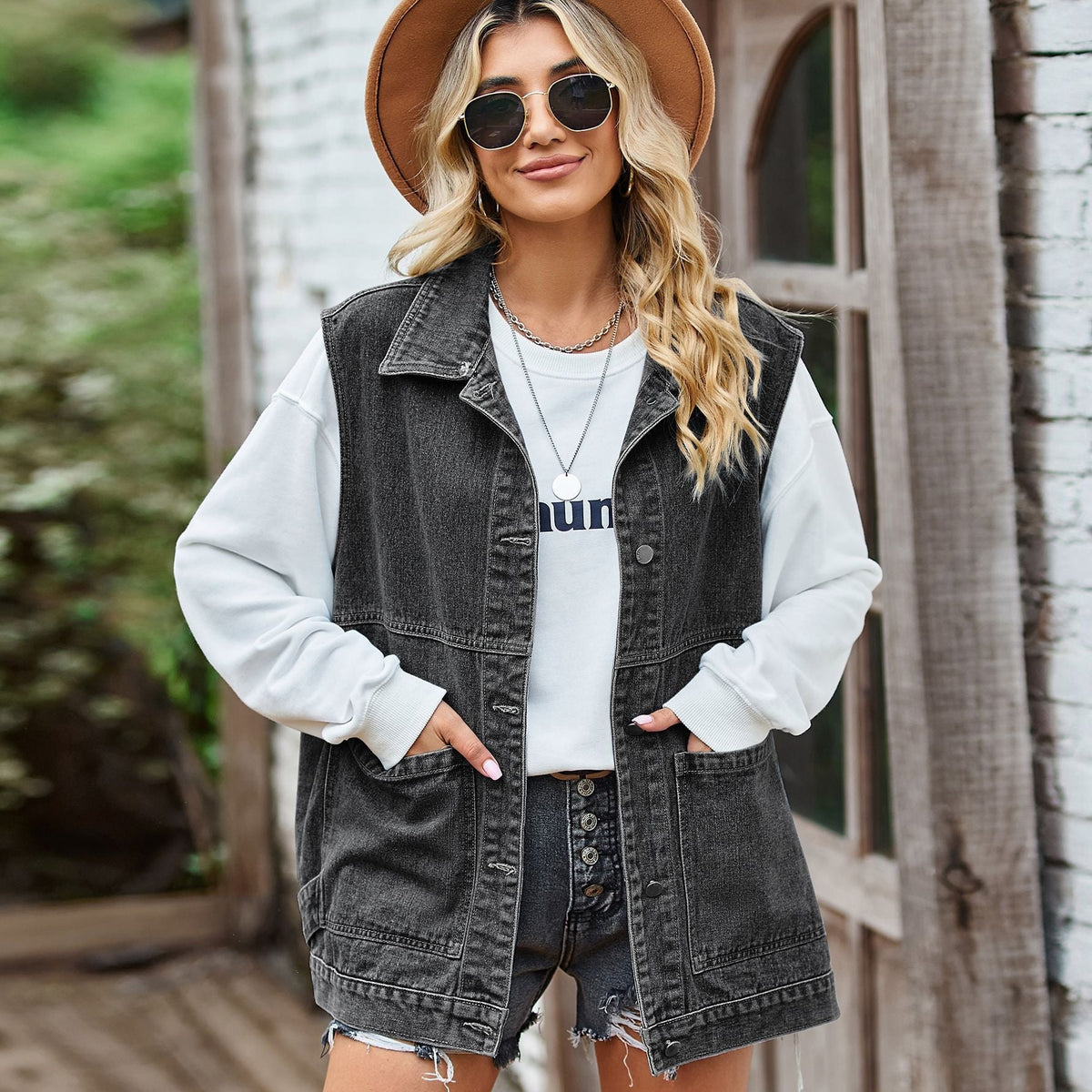 Women's Sleeveless Jacket with Pockets