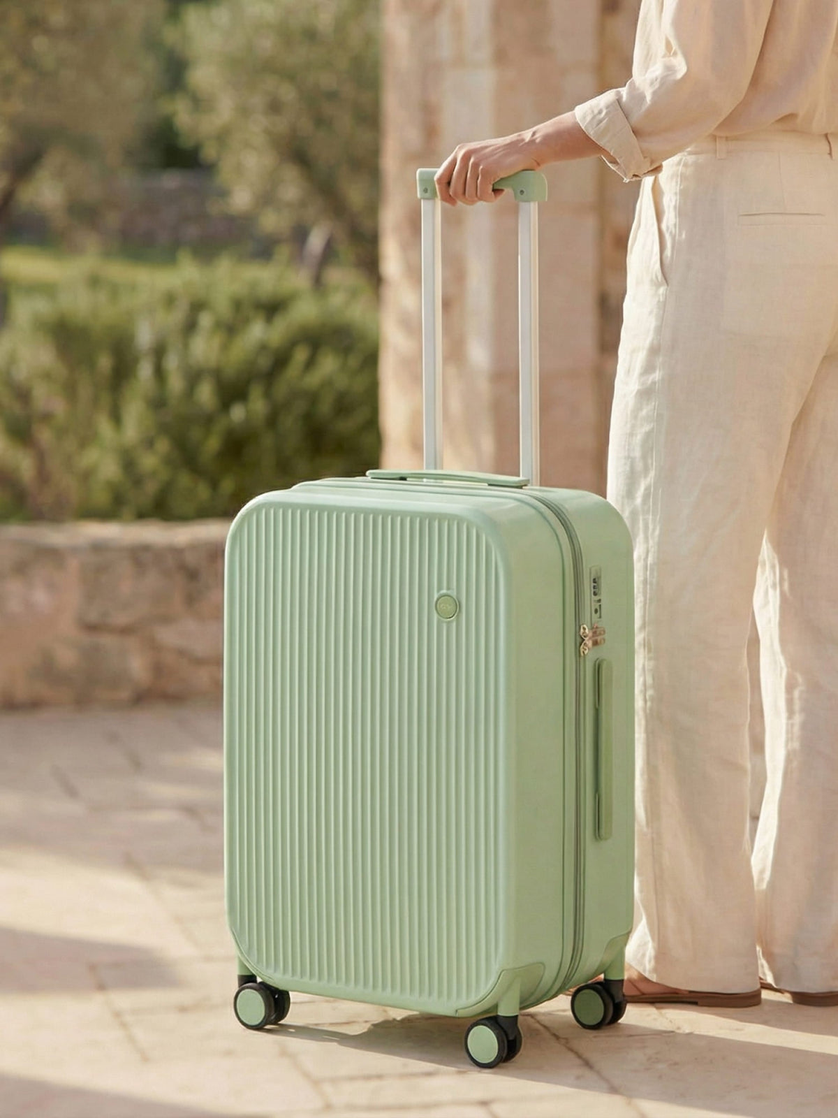 Durable Hardshell Suitcase with Cup Holder – Perfect for Every Trip
