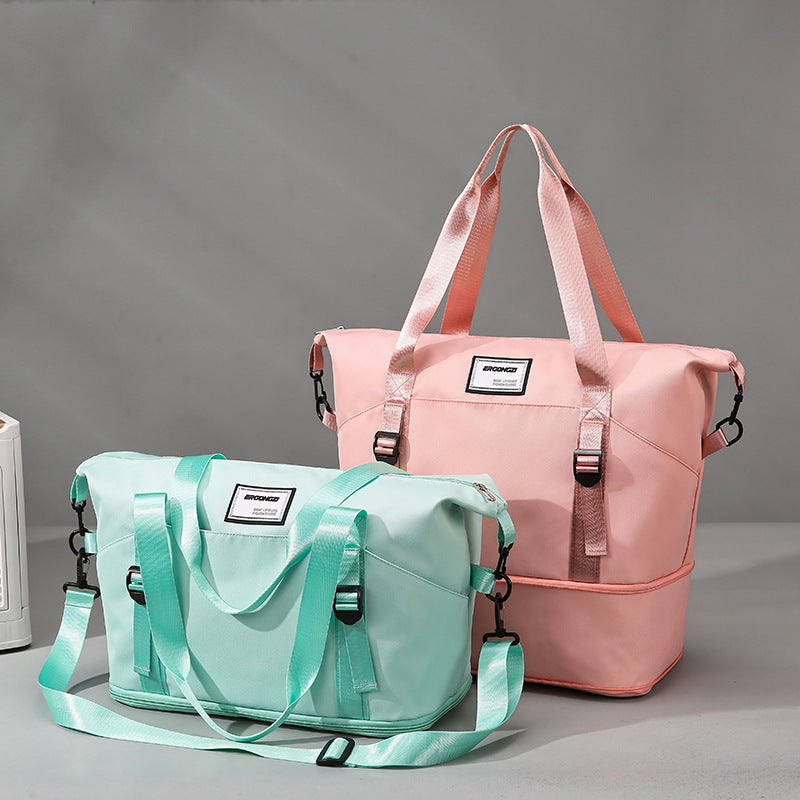 Multifunctional Sports Bag with Spacious Main Compartment and Sturdy Carrying System