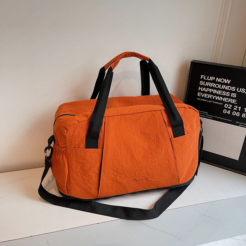 Sporty Travel Bag with Innovative Storage
