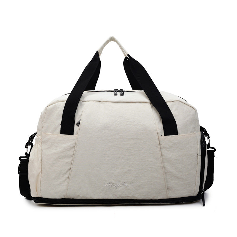 Sporty Travel Bag with Innovative Storage