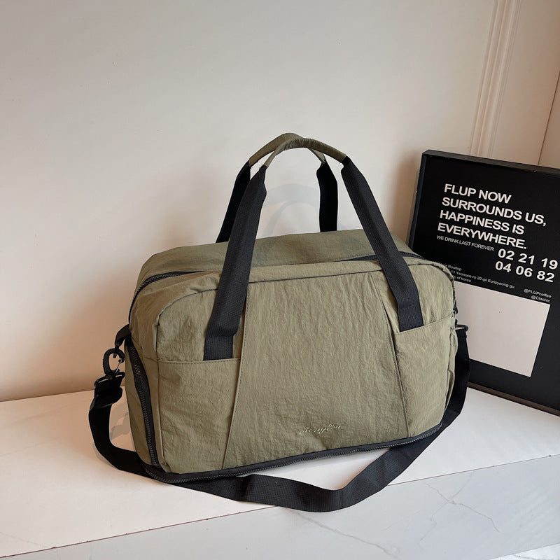 Sporty Travel Bag with Innovative Storage