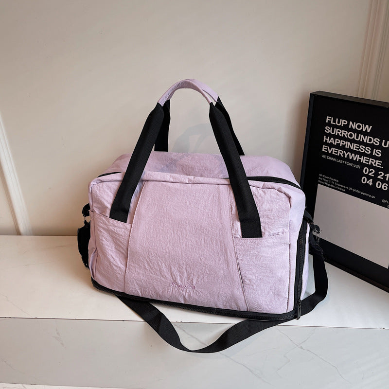 Sporty Travel Bag with Innovative Storage