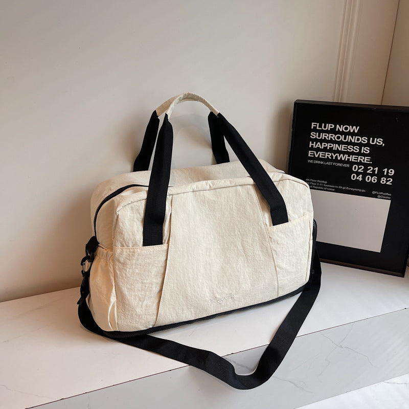 Sporty Travel Bag with Innovative Storage