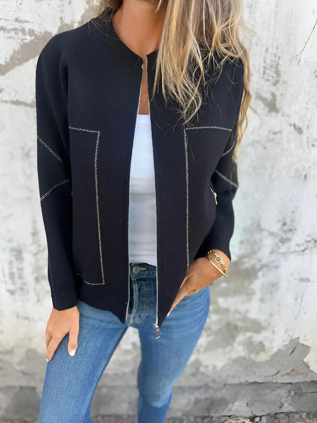 Stylish and Functional Women's Jacket