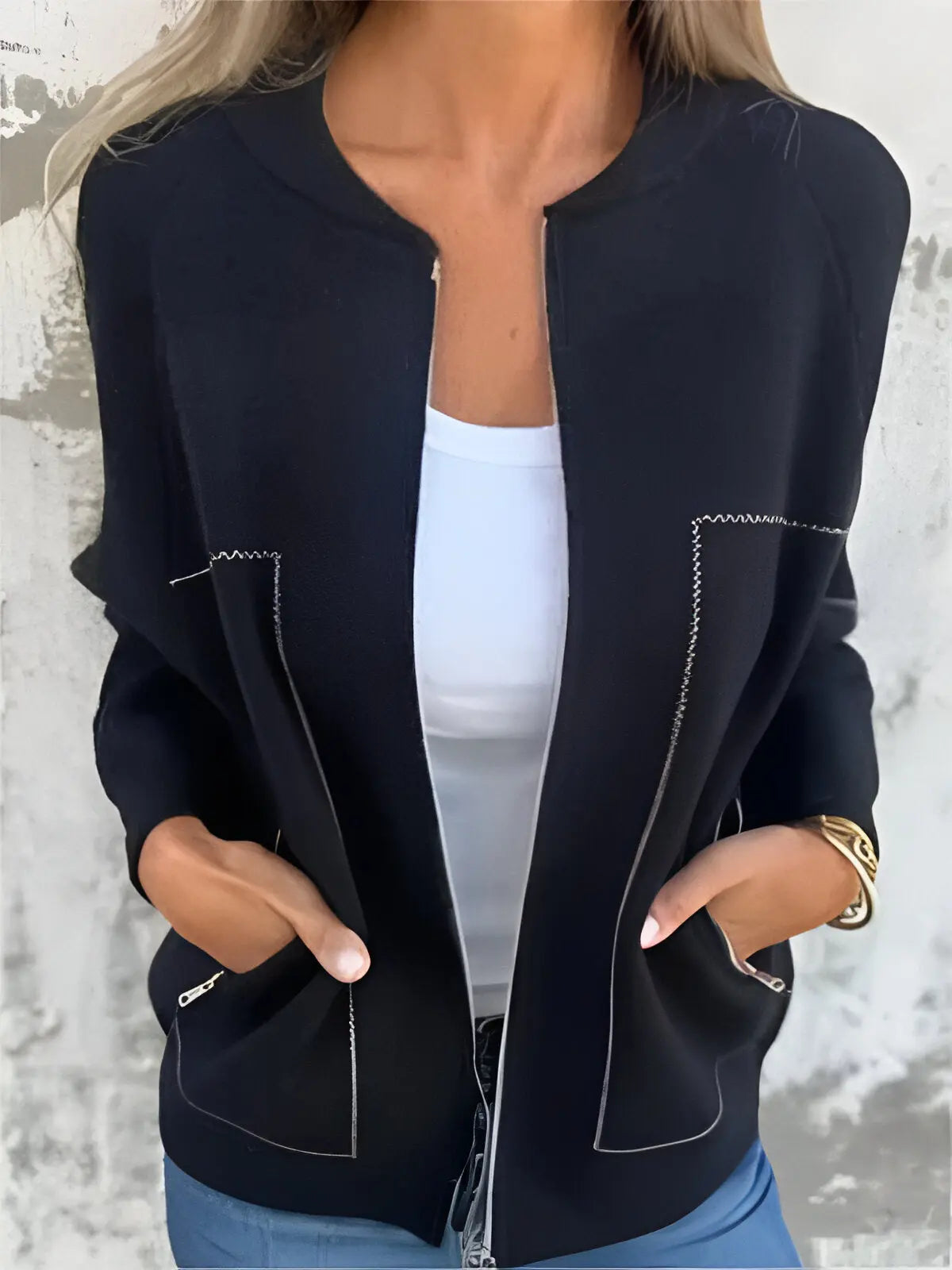 Stylish and Functional Women's Jacket