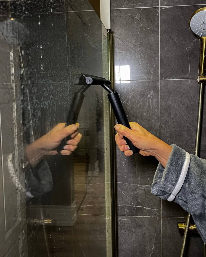 Telescopic Shower Squeegee with Extendable Handle for Effective Cleaning