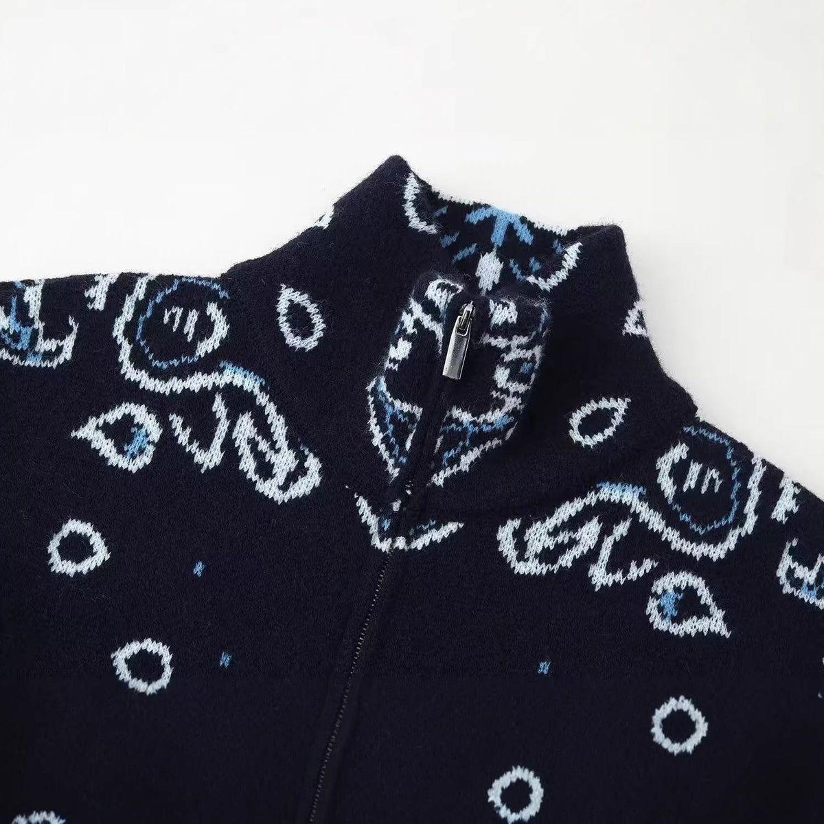 Women's Chunky Zip-Up Cardigan with Paisley Jacquard, Stand-Up Collar and Pockets