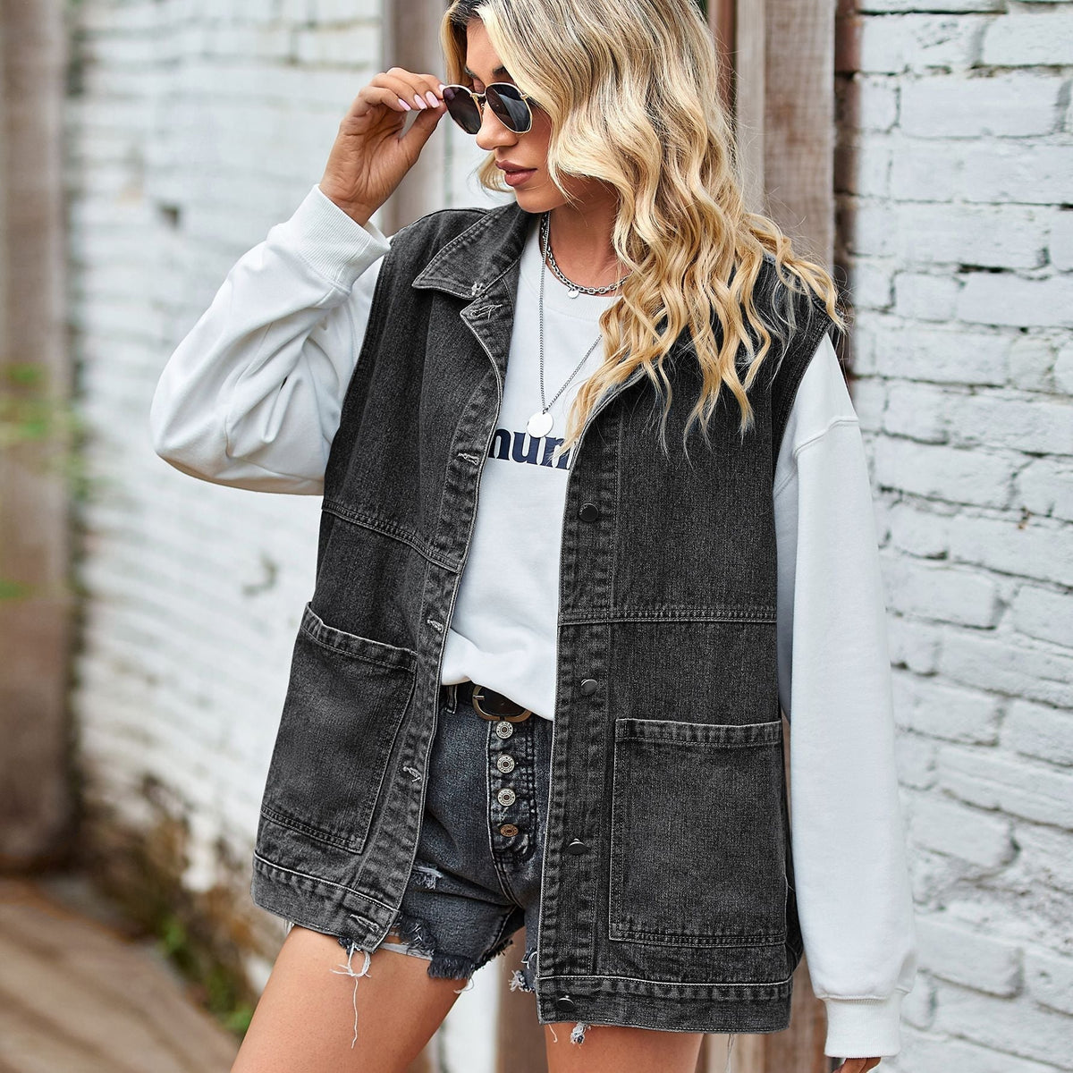 Women's Sleeveless Jacket with Pockets